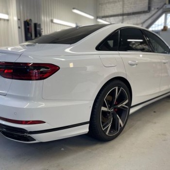 Audi A8 до и после антихрома, замена хромированных элементов на черную глянцевую пленку