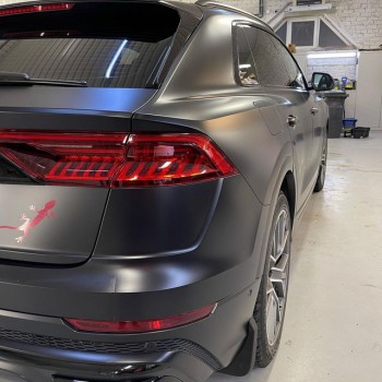 Полная оклейка Audi Q8 матовой полиуретановой пленкой HEXIS BodyFence M в Калининграде, защита кузова