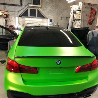 Оклейка автомобиля BMW 5 Плёнкой HEXiS и DeltaSkin в Калининграде